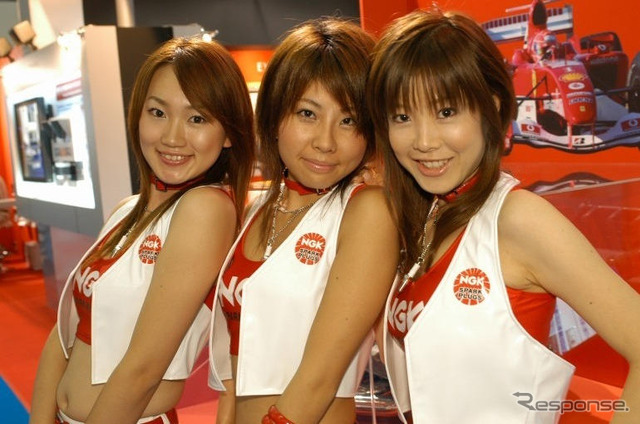 【東京モーターショー05】コンパニオン写真蔵…その15、フラッシュビーム!!