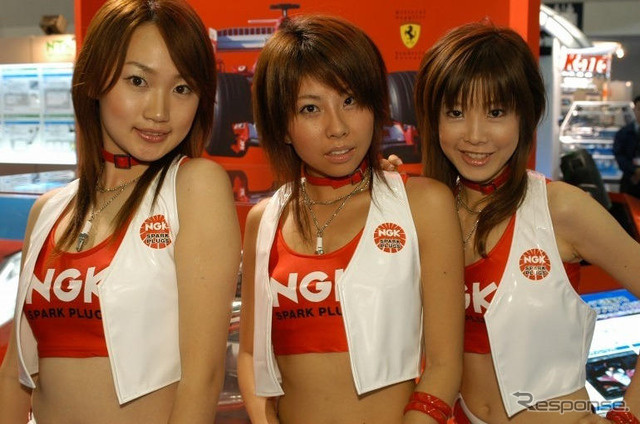【東京モーターショー05】コンパニオン写真蔵…その15、フラッシュビーム!!