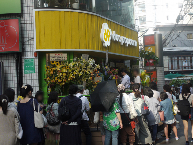 オープン初日はポップコーン無料ということで長蛇の列が