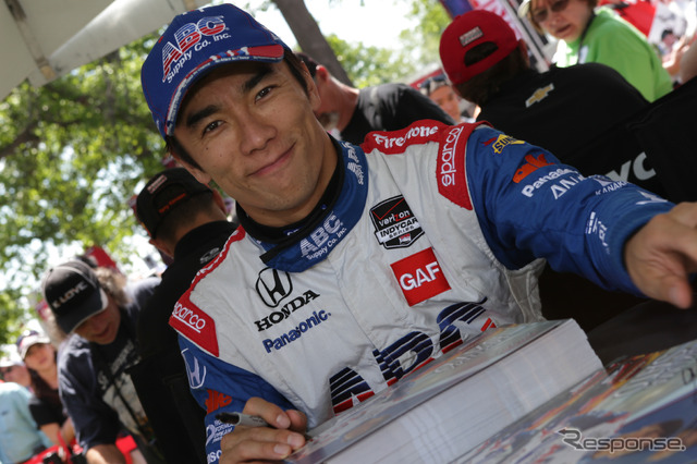 今季2度目のポール発進だった琢磨。しかし、他車に接触されて勝機を逸した。写真:INDYCAR