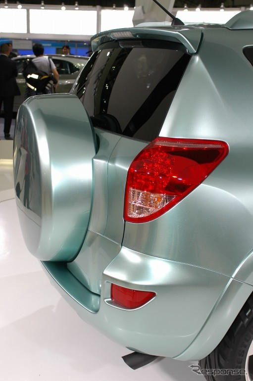【東京モーターショー05】写真蔵…次期トヨタ RAV4