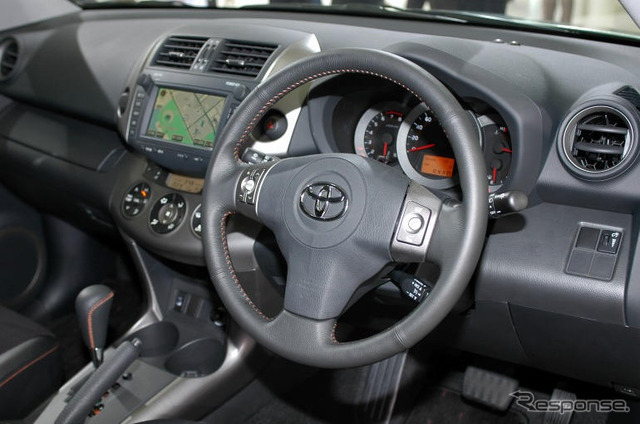 【東京モーターショー05】写真蔵…次期トヨタ RAV4