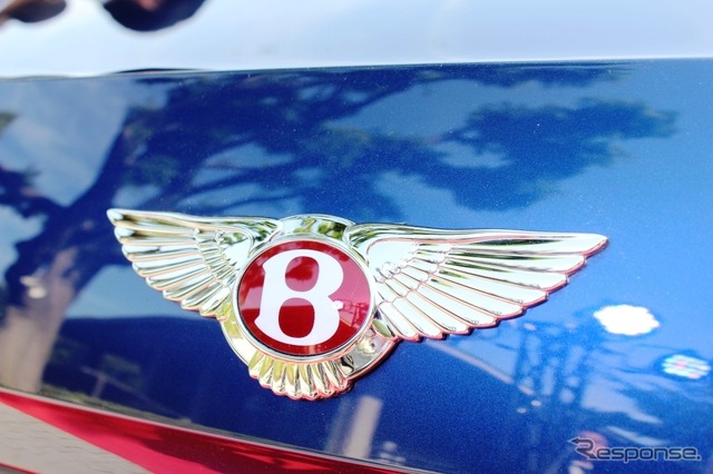 ベントレー・フライングスパーV8