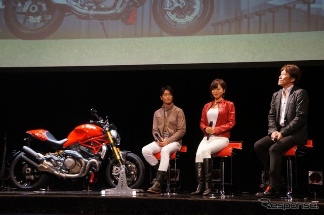 写真手前:ドゥカティジャパンの加藤稔社長