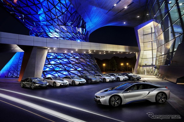 BMW i8の最初の量産車の引き渡し式。BMWのドイツ本社