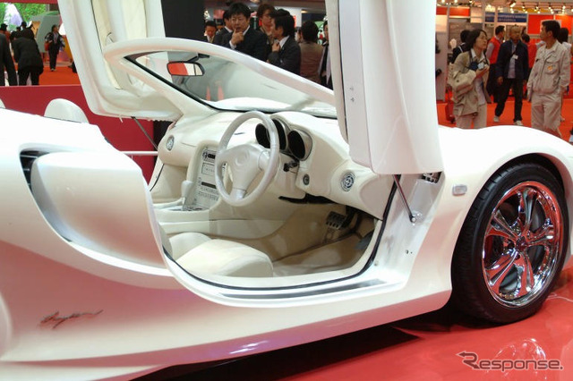 【東京モーターショー05】写真蔵…光岡 オロチ・ヌードトップ