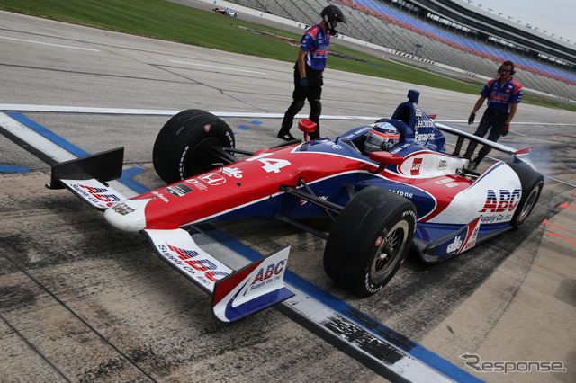 佐藤琢磨は終盤、マシントラブルでストップ(写真は予選日)。写真:INDYCAR
