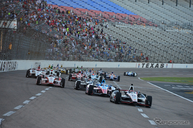 主にレースを引っ張ったのは#12 ウィル・パワーだった(最終結果は2位)。写真:INDYCAR