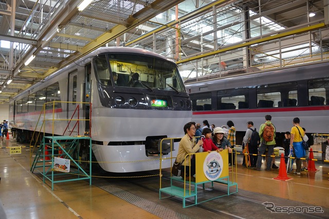 6月8日に開催された車両工場公開イベント「西武・電車フェスタ2014 in 武蔵丘車両検修場」の様子。普段は目にすることができない検修作業の実演などが行われた。