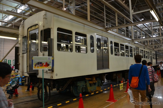 6月8日に開催された車両工場公開イベント「西武・電車フェスタ2014 in 武蔵丘車両検修場」の様子。普段は目にすることができない検修作業の実演などが行われた。