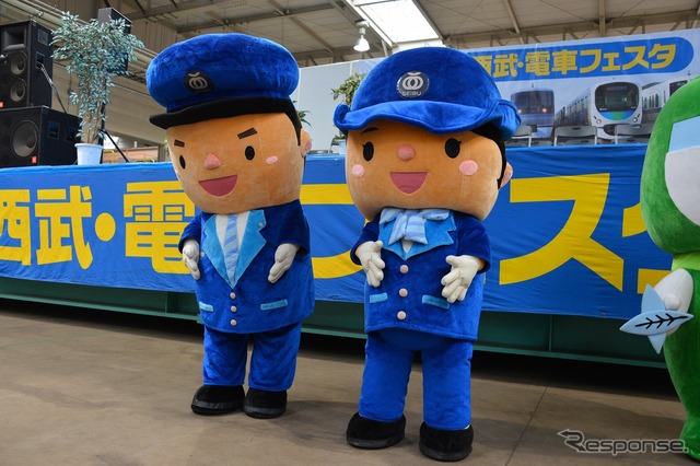 6月8日に開催された車両工場公開イベント「西武・電車フェスタ2014 in 武蔵丘車両検修場」の様子。普段は目にすることができない検修作業の実演などが行われた。