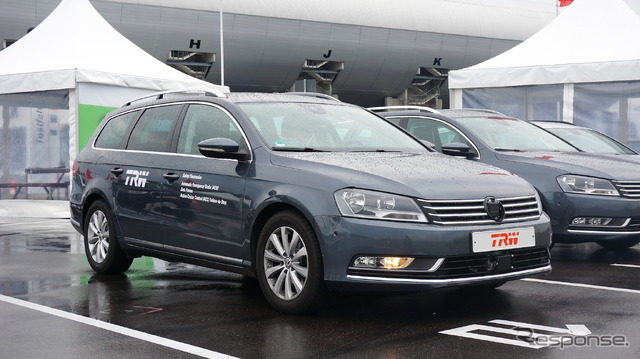 レーダーによる緊急ブレーキシステムを搭載したVW パサート