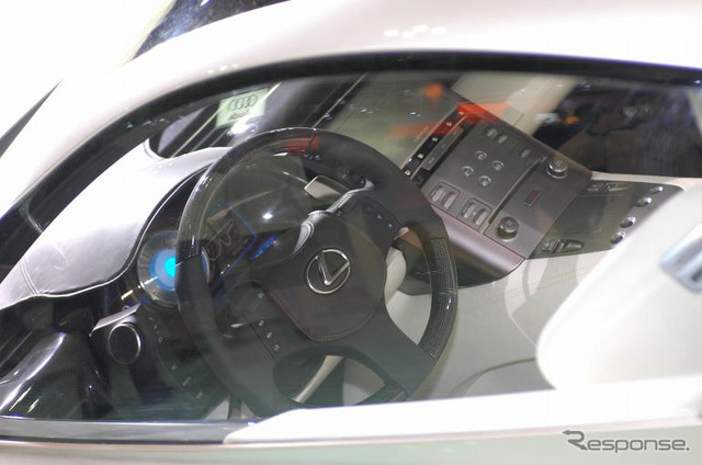 【東京モーターショー05】写真蔵…レクサス LF-A、V10
