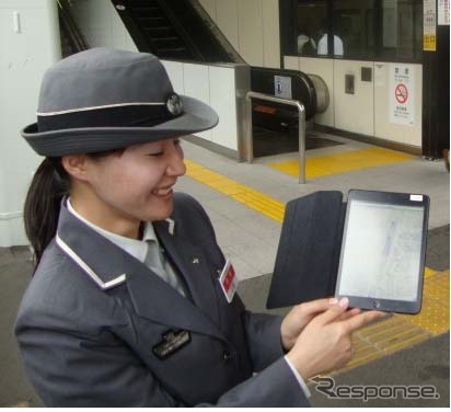 JR東日本は2013年から主要駅や乗務員へのタブレット端末の配備を進めており、輸送障害発生時の情報収集や利用者への案内に活用している。