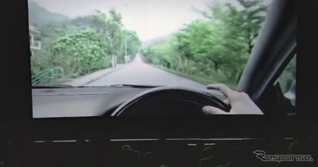 フォルクスワーゲンのCM『Eyes on the road』(道路を注視して)