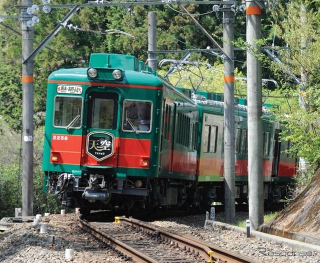 運転開始からまもなく5周年を迎える南海高野線の観光列車『天空』。ヘッドマーク掲出などの記念企画を6月から11月まで実施する。