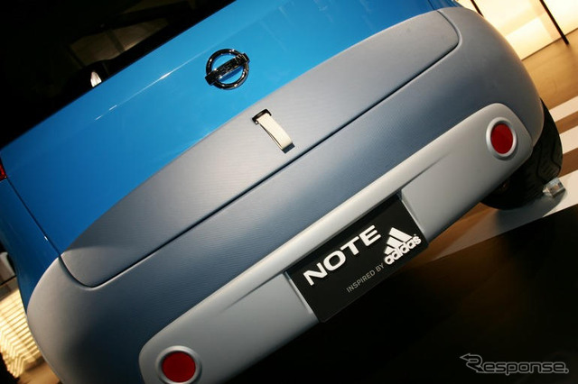【東京モーターショー05】写真蔵…日産 ノート × アディダス
