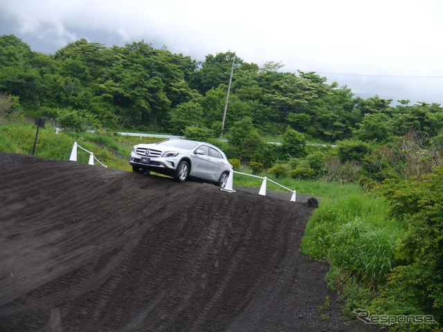 【メルセデスベンツ GLA250 4MATIC 試乗】したたかなオフロード性能を持つコンパクトSUV…中村孝仁