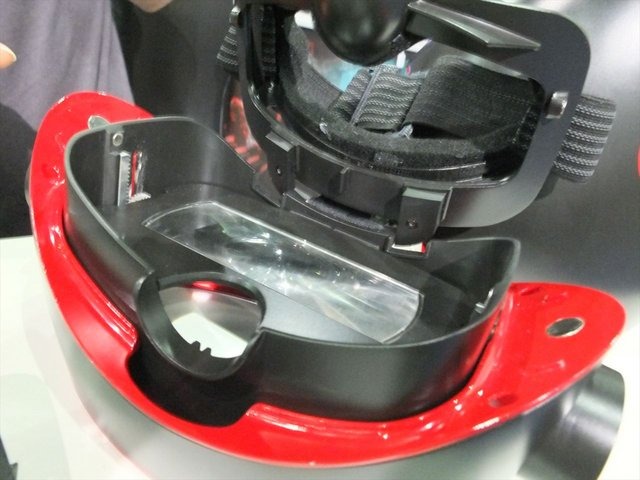 【E3 2014】VR機の新たな対抗馬!?スマートフォンを利用した4way HMD「Cmoar Personal Viewer」