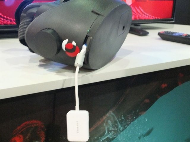 【E3 2014】VR機の新たな対抗馬!?スマートフォンを利用した4way HMD「Cmoar Personal Viewer」