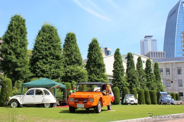 シトロエン・2CV(左)、シトロエン・メアリ