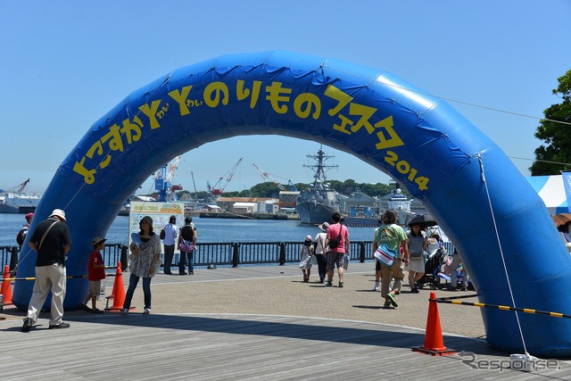 6月14日から始まった「よこすかYYのりものフェスタ2014」。海上自衛隊横須賀地方総監部は護衛艦や哨戒ヘリを公開した。