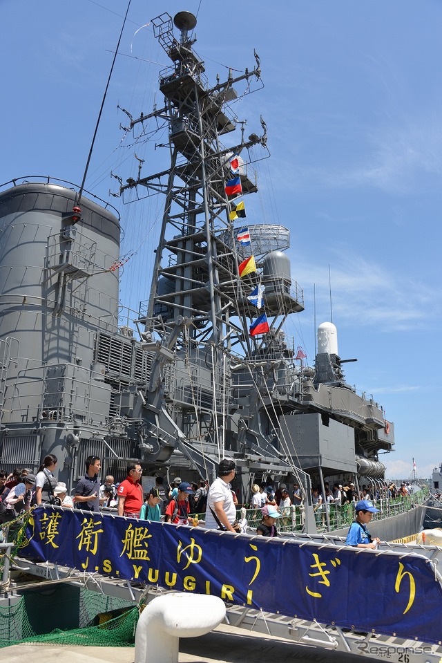 6月14日から始まった「よこすかYYのりものフェスタ2014」。海上自衛隊横須賀地方総監部は護衛艦や哨戒ヘリを公開した。