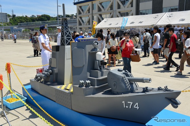 6月14日から始まった「よこすかYYのりものフェスタ2014」。海上自衛隊横須賀地方総監部は護衛艦や哨戒ヘリを公開した。