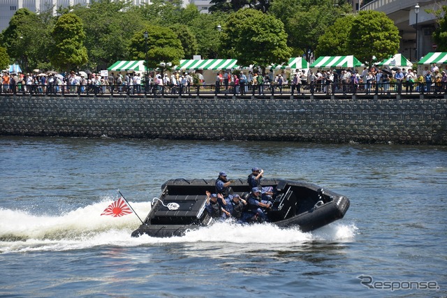 6月14日から始まった「よこすかYYのりものフェスタ2014」。海上自衛隊横須賀地方総監部は護衛艦や哨戒ヘリを公開した。