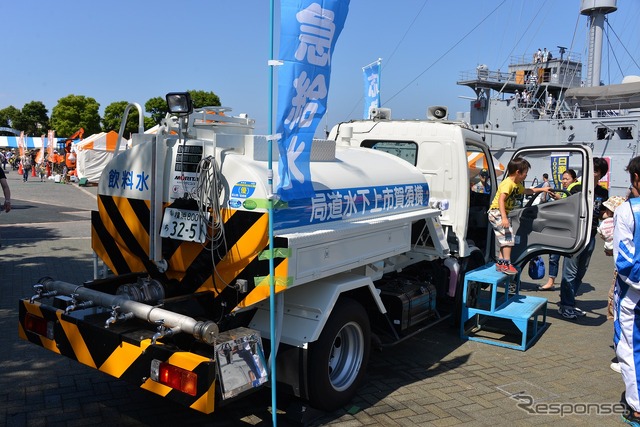 6月14日から始まった「よこすかYYのりものフェスタ2014」。海上自衛隊横須賀地方総監部は護衛艦や哨戒ヘリを公開した。
