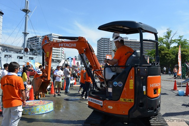 6月14日から始まった「よこすかYYのりものフェスタ2014」。海上自衛隊横須賀地方総監部は護衛艦や哨戒ヘリを公開した。