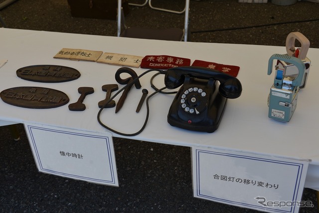 「よこすかYYのりものフェスタ2014」の開催にあわせ、伊豆急行2100系「リゾート21・黒船電車」が6月14日、横須賀線に入線。乗車体験会が大船~横須賀間で実施された。