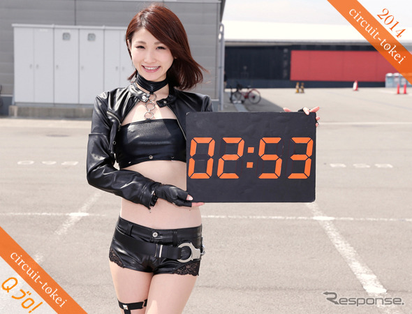 レースクイーンが時間をお知らせ…『サーキット時計』2014年度版登場!