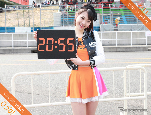 レースクイーンが時間をお知らせ…『サーキット時計』2014年度版登場!