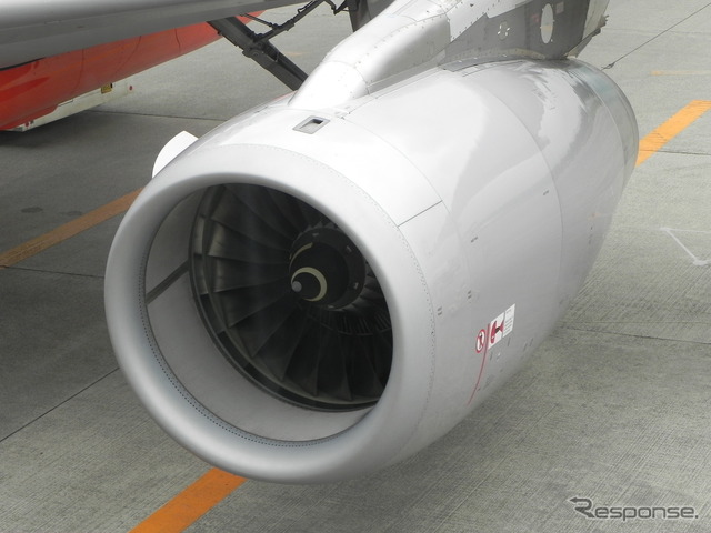 A320-200に搭載されているV2527-A5 インターナショナルエアロエンジン。バードストライク防止の渦模様がわかる