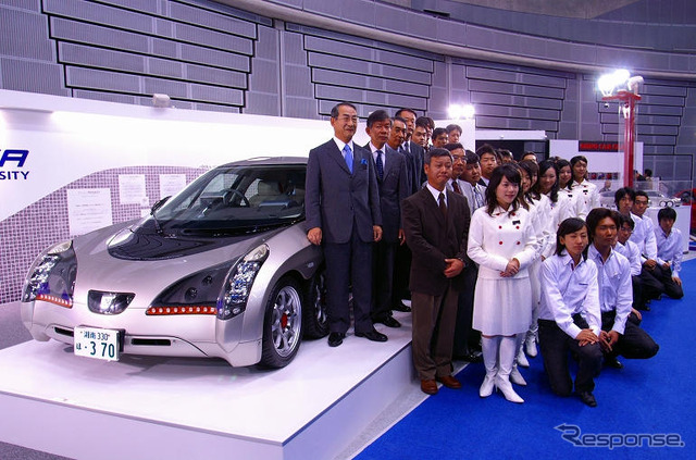 【東京モーターショー05】今回はホンモノを展示…慶應大学『エリーカ』