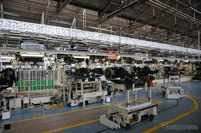 新世代化された岡崎工場の組立ライン。畳コンベアや横流しが採用された