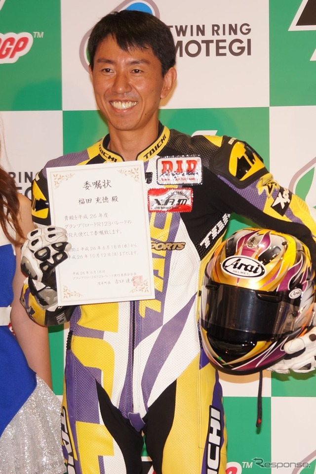 10月にツインリンクもてぎで開催される「Moto GP 日本グランプリ」のPRイベントに、自前の革つなぎで参加したチュートリアル福田充徳さん