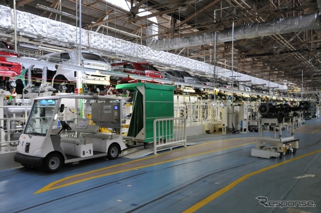 左がゴルフカートベースのAGV、右が小型のAGV