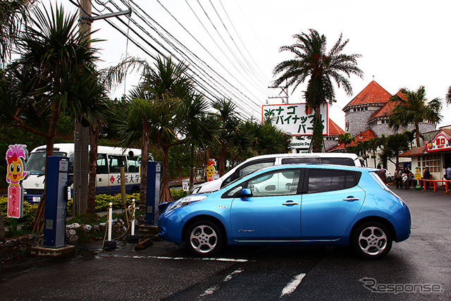 沖縄県名護市の名護パイン園に設置されている充電器（2012年4月）