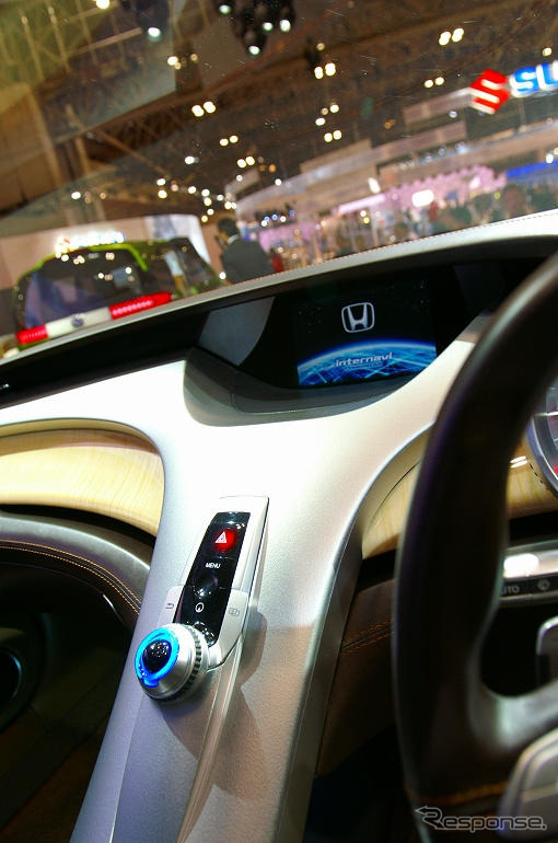 【東京モーターショー05】現実的なインパネ…ホンダ スポーツ4コンセプト