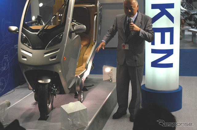 【東京モーターショー05】立ちコケしない2輪車…動研