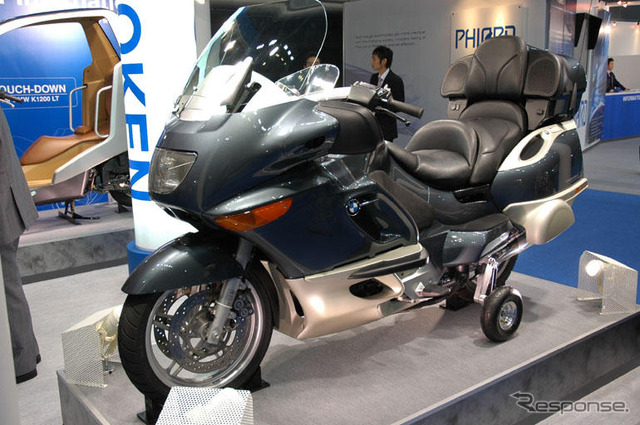 【東京モーターショー05】立ちコケしない2輪車…動研