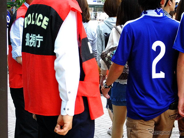 警察関係者とサポーター