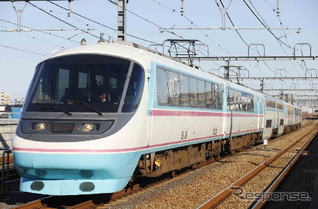 小田急線で運転されていた頃の特急ロマンスカー20000形「RSE」。小田急時代は7両編成だったが、富士急8000系は3両編成に組み直される。
