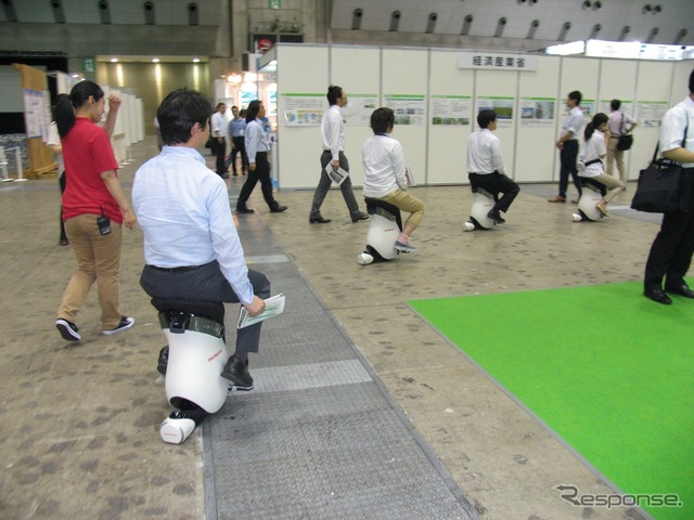 ホンダのUNI-CUB会場内ツアー