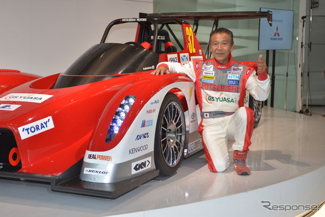 三菱・MiEV エボリューションIIと増岡浩氏(2013年)