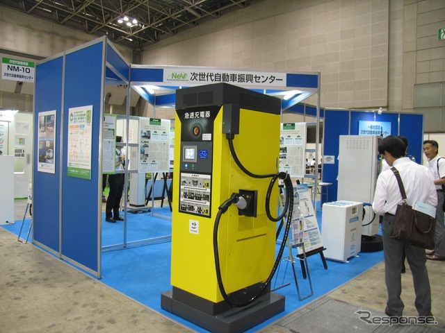 そのほかにも急速充電器やリーフtoホームなどが並ぶ