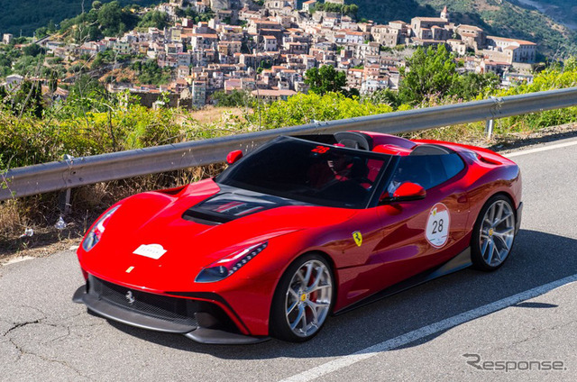 フェラーリ F12 TRS