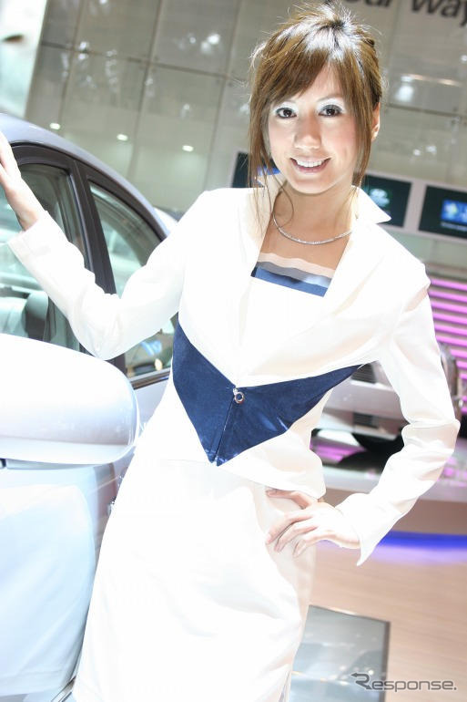 【東京モーターショー05】コンパニオン写真蔵…その39、やっほー